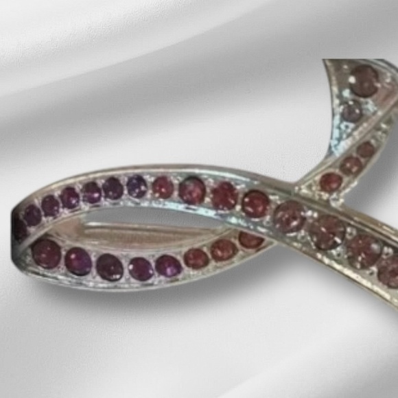 Avon Breast Pink Hope Cancer Awareness Brooch, Silver w/ Ombré Pink Rhinestones - Picture 3 of 7